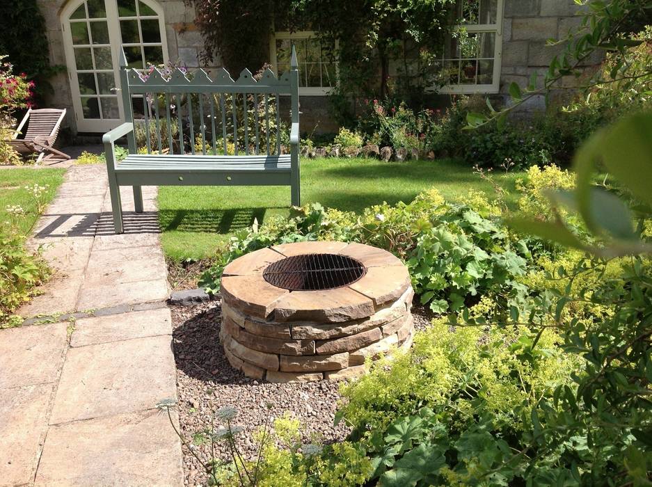 The Till Lithic Fire Rustic style garden