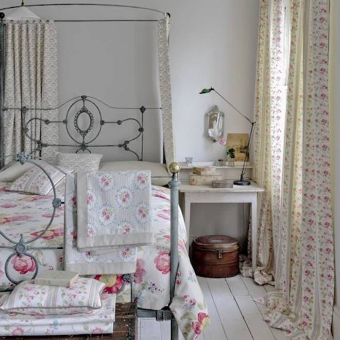 Clarke and Clarke - Romance Fabric Collection Curtains Made Simple Schlafzimmer im Landhausstil