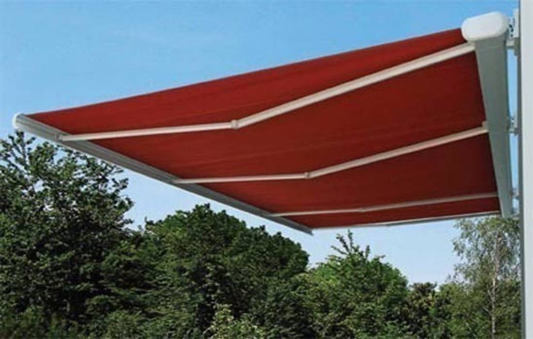 Toldo cofre de grandes dimensiones Comercial MecanoToldo S.L.U Balcones y terrazas de estilo mediterráneo Accesorios y decoración