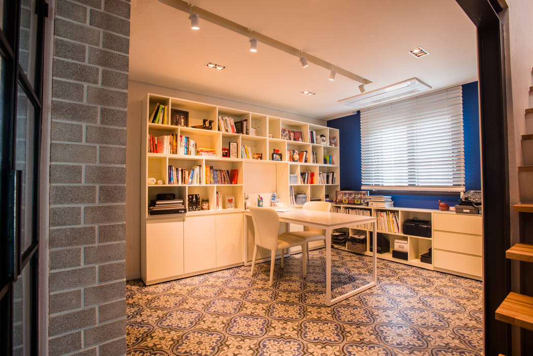 homify Modern Study Room and Home Office