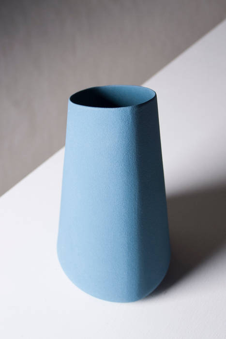 C. Level - ceramic water carafe - ocean blue Studio Lotte de Raadt Moderne eetkamers Serviesgoed & glaswerk