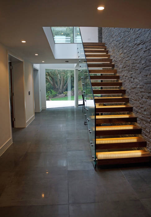 Nairn Road, Canford Cliffs, David James Architects & Partners Ltd David James Architects & Partners Ltd Modern corridor, hallway & stairs