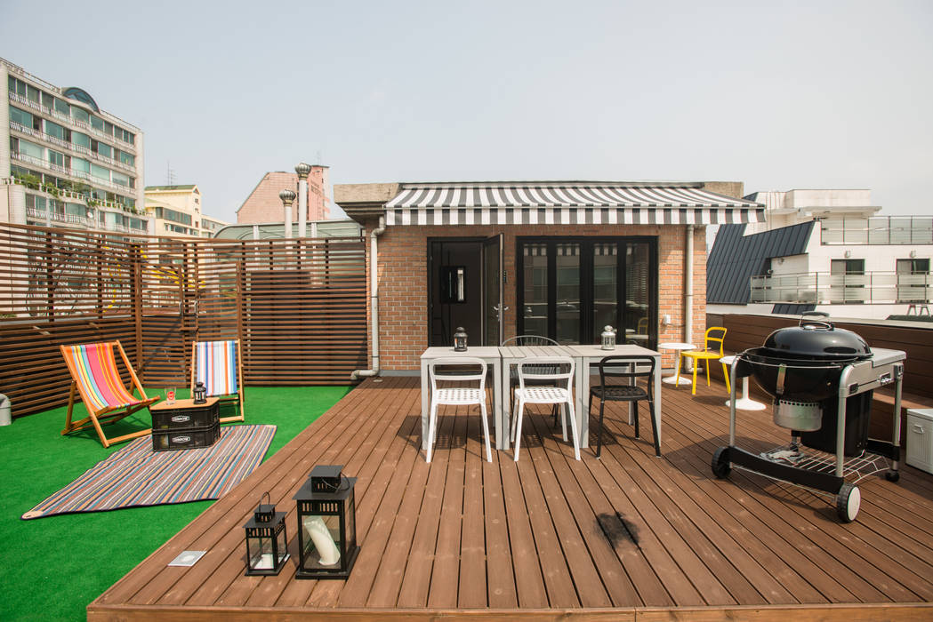homify Moderne balkons, veranda's en terrassen