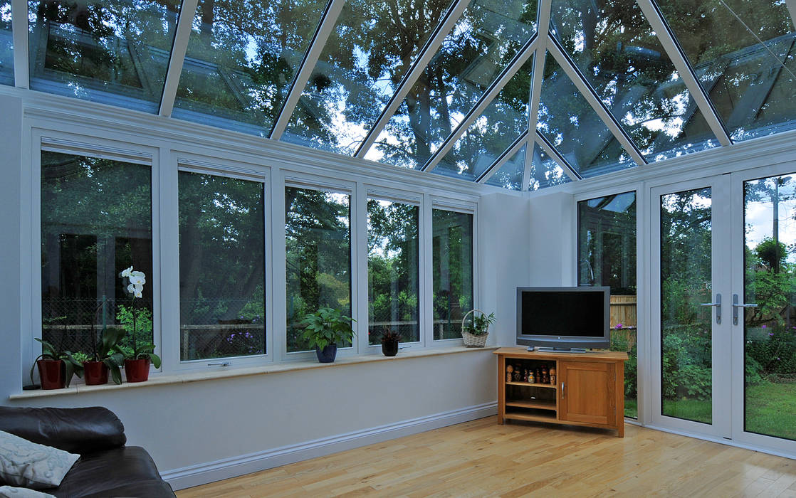 homify Modern conservatory