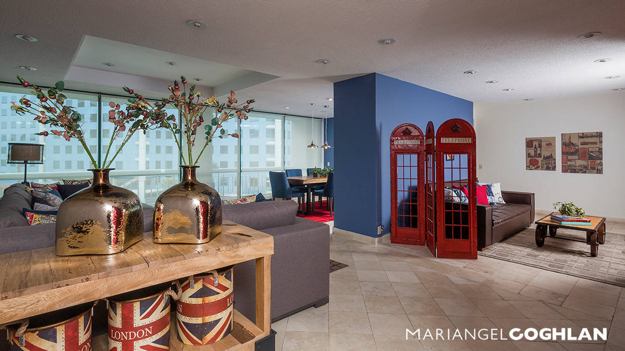 Maple, MARIANGEL COGHLAN MARIANGEL COGHLAN Modern Corridor, Hallway and Staircase