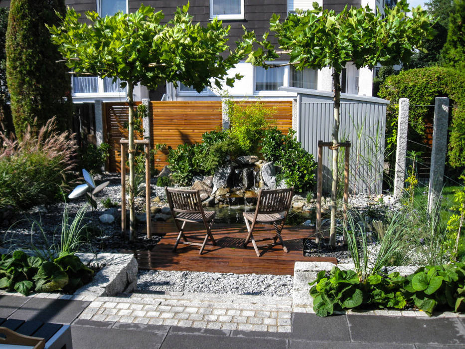 Urbaner Garten im Herzen Nürnbergs, -GardScape- private gardens by Christoph Harreiß -GardScape- private gardens by Christoph Harreiß Moderner Garten Pflanze,Gebäude,Fenster,Möbel,Sessel,Straßenbelag,Baum,Tabelle,Gras,Gartenmöbel