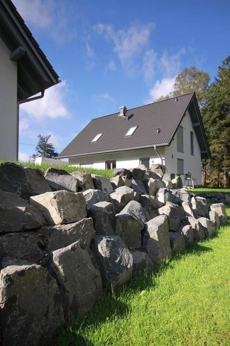 Hangabfangung aus basaltbruchsteinen homify
