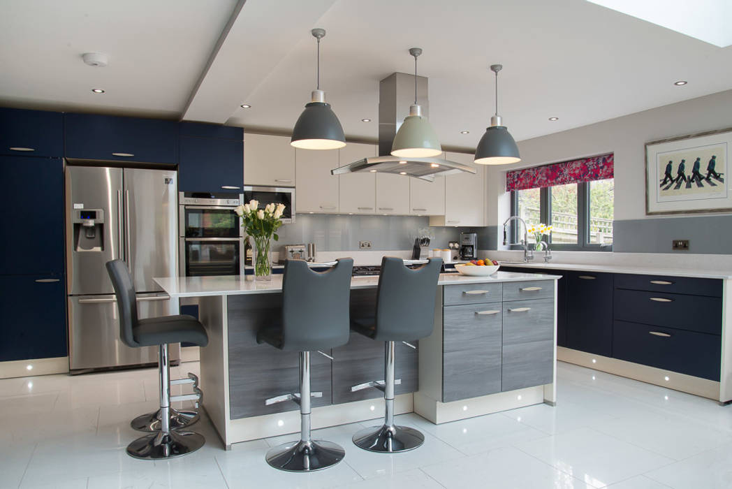 Matt Aura in metallic blue, smoke silver and magnolia white Zara Kitchen Design Modern kitchen