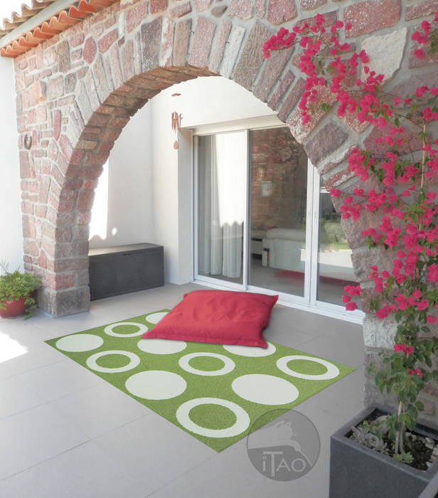 Des tapis pour colorer votre terrasse, ITAO ITAO بلكونة أو شرفة اكسسوارات وديكورات