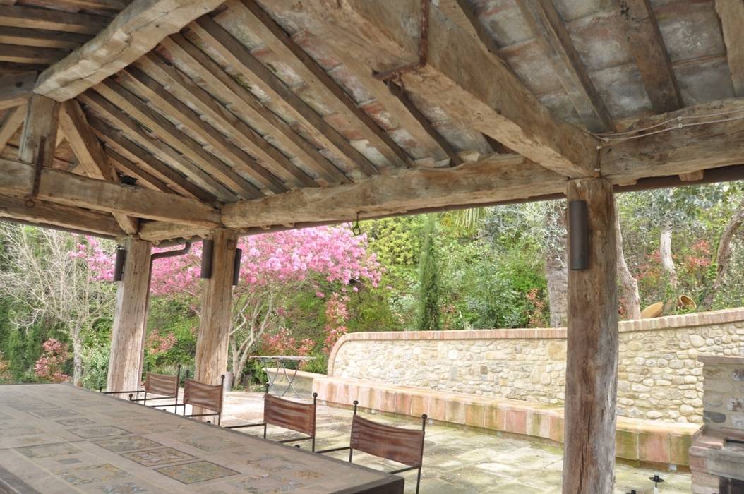 Gazebo Piscina, Moreno Donati Moreno Donati Jardines rústicos Pérgolas e invernaderos