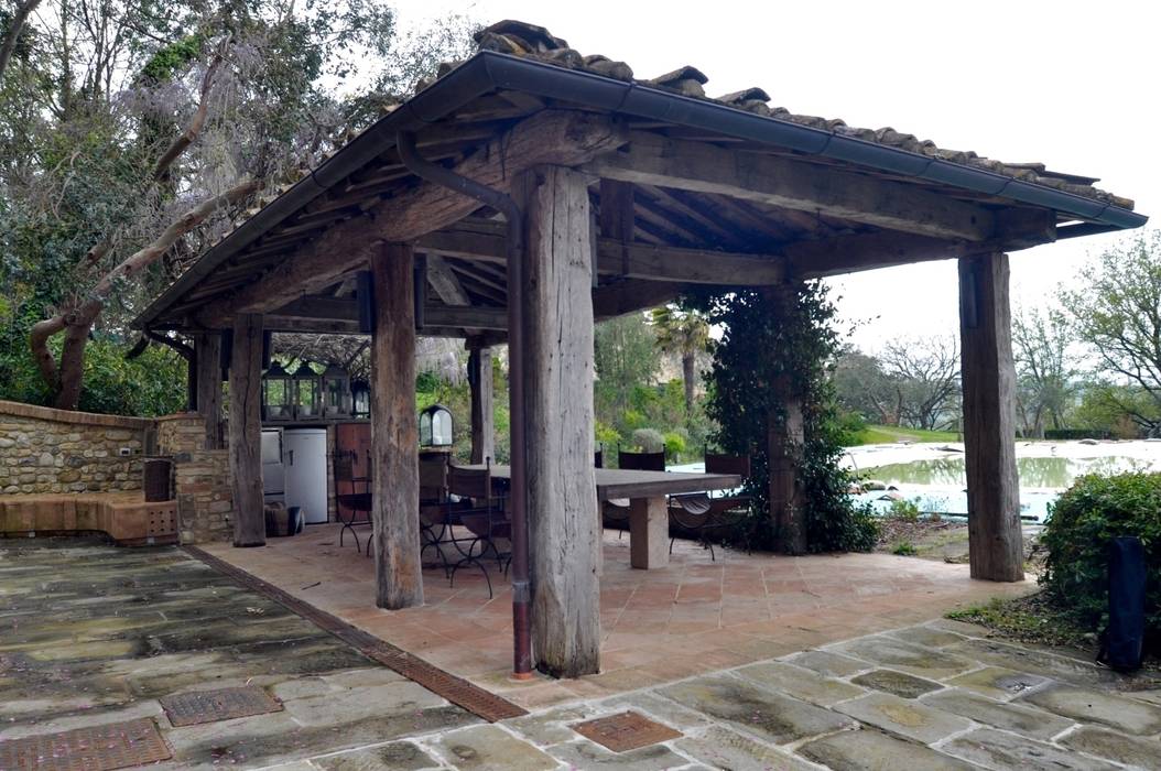 Gazebo Piscina, Moreno Donati Moreno Donati Jardines de estilo rústico Pérgolas, toldos e invernaderos