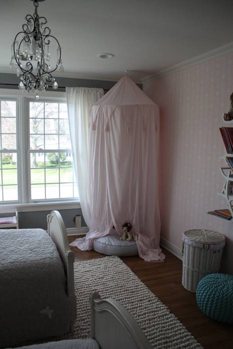 Girls' Bedroom homify Nursery/kid’s room