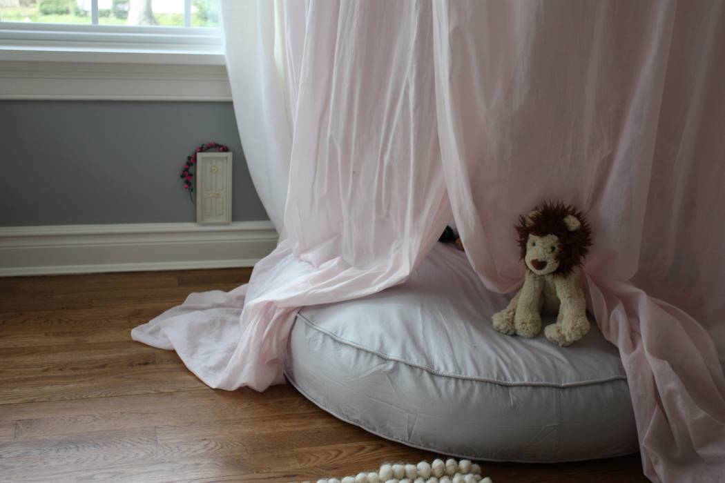 Girls' Bedroom homify Modern nursery/kids room