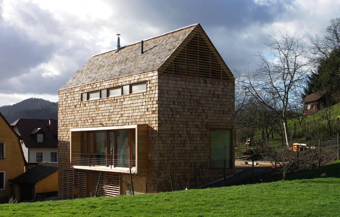 Wohnhaus in Gengenbach, lehmann_holz_bauten lehmann_holz_bauten Moderne Häuser