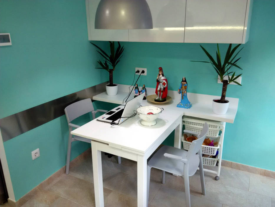 Cocina moderna, espaciosa y luminosa con zona office, femcuines femcuines Cocinas de estilo moderno