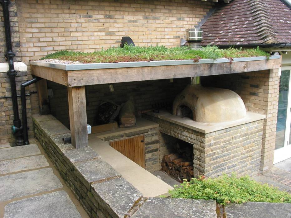 wood-fired oven under cover wood-fired oven Jardines de estilo moderno