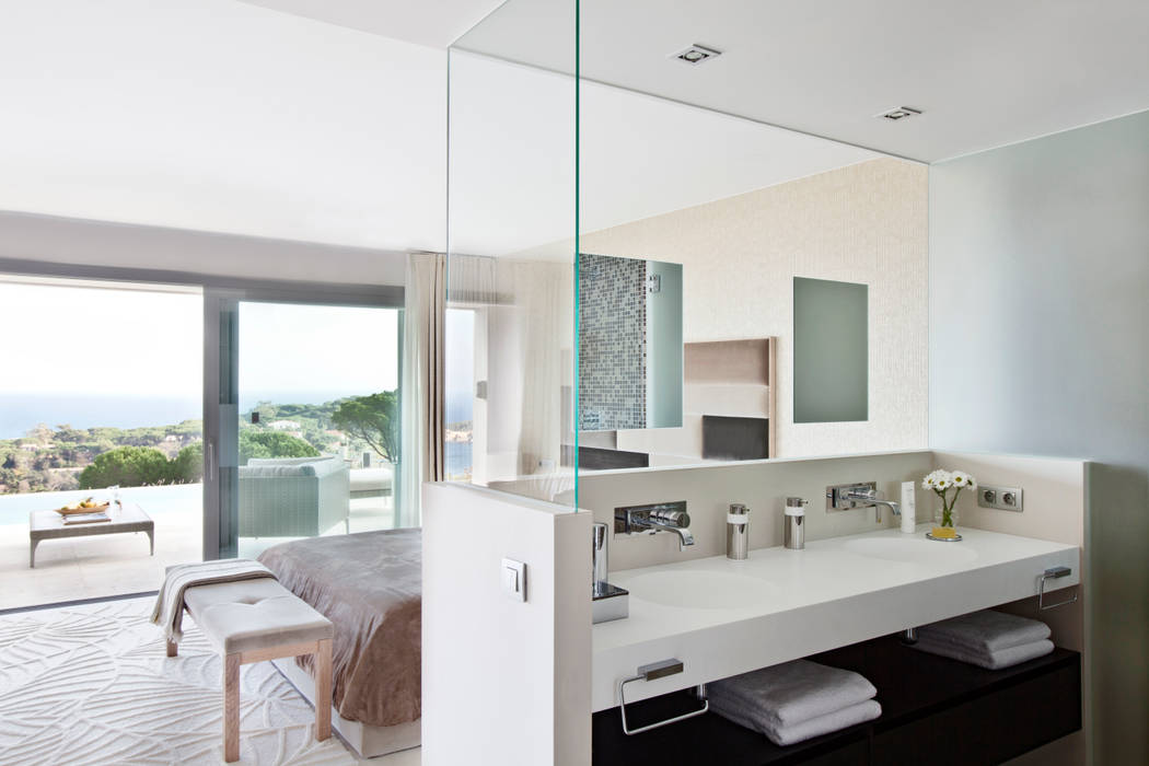 Дом в Сагаро, Испания. Ванная комната. IND Archdesign. IND Archdesign Ванная в средиземноморском стиле
