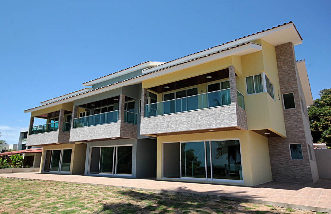 Bangalô 3 irmãos - Praia de Tamandaré/PE, Celia Beatriz Arquitetura Celia Beatriz Arquitetura Tropical style houses