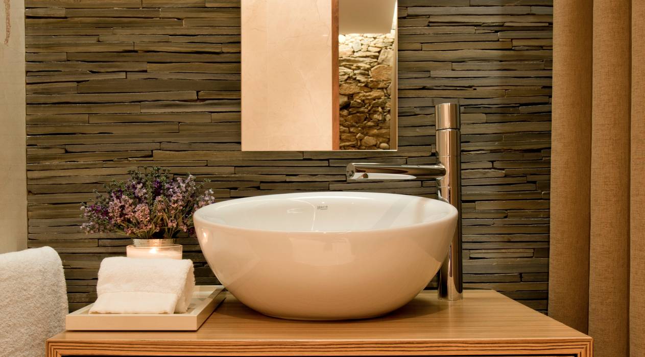 homify Modern style bathrooms