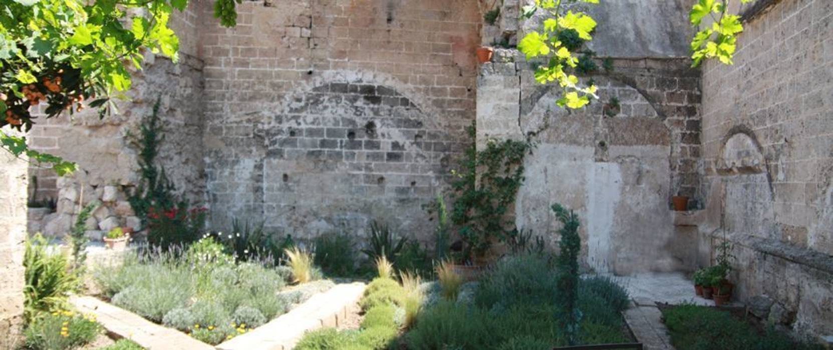 Il giardino segreto, otragiardini otragiardini Mediterranean style garden