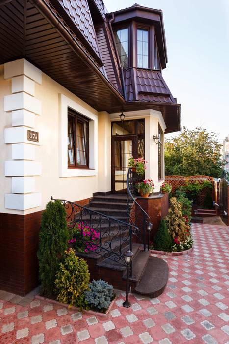 Дом в г.Калининграде, AGRAFFE design AGRAFFE design Classic style houses