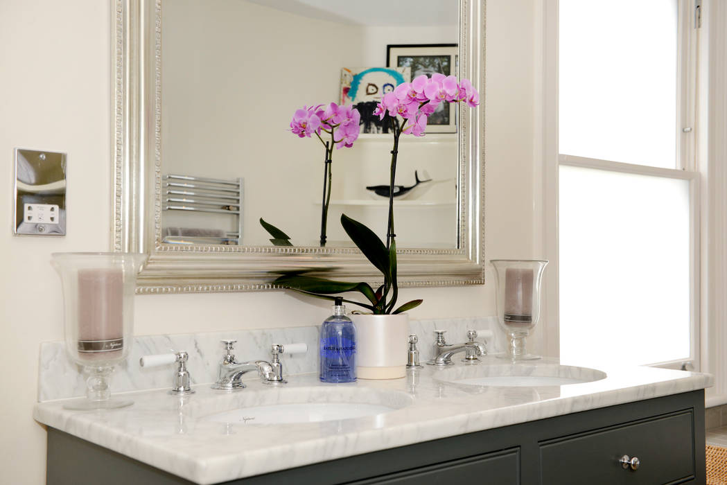 Family Home: Complete refurbishment of a Victorian Family Home in South West London, Ruth Noble Interiors Ruth Noble Interiors Classic style bathroom