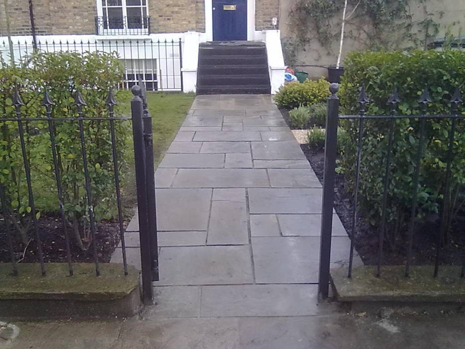 Entrance pathway, Greenmans Yard Greenmans Yard Classic style garden