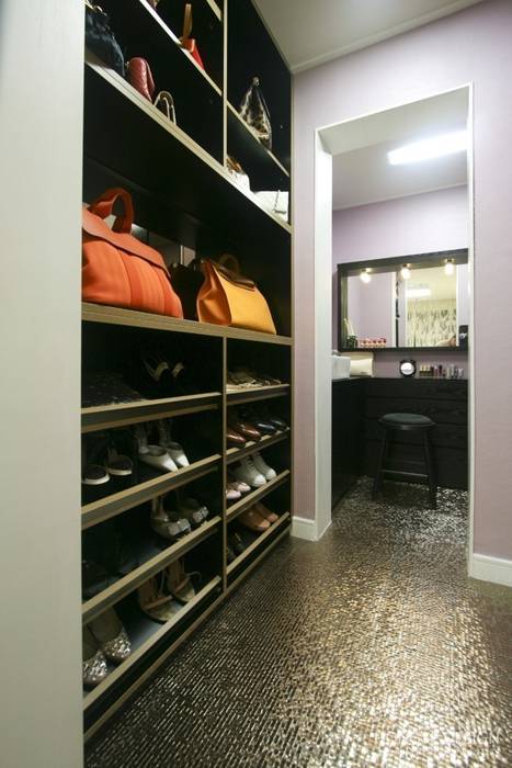 homify Modern dressing room