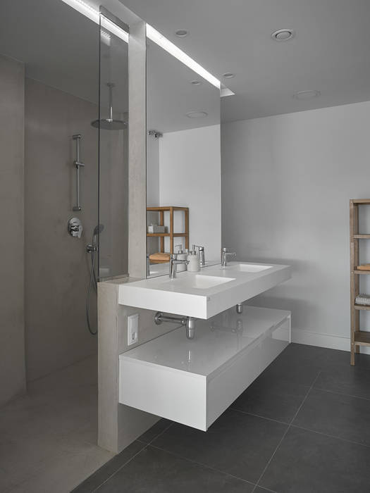 Baño CM4 Arquitectos Baños de estilo moderno