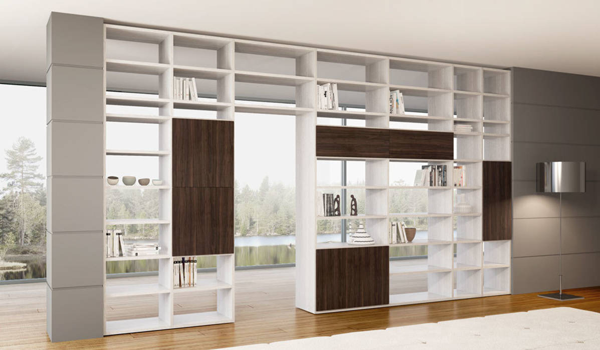 Libreria componibile bifacciale con passaggio homify Soggiorno moderno Scaffali