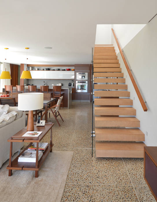 Fazenda Boa Vista, 2L Arquitetura 2L Arquitetura Modern corridor, hallway & stairs