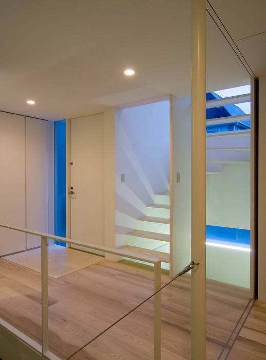 南千束の家, 株式会社 アーキショップ 一級建築士事務所 株式会社 アーキショップ 一級建築士事務所 Modern corridor, hallway & stairs