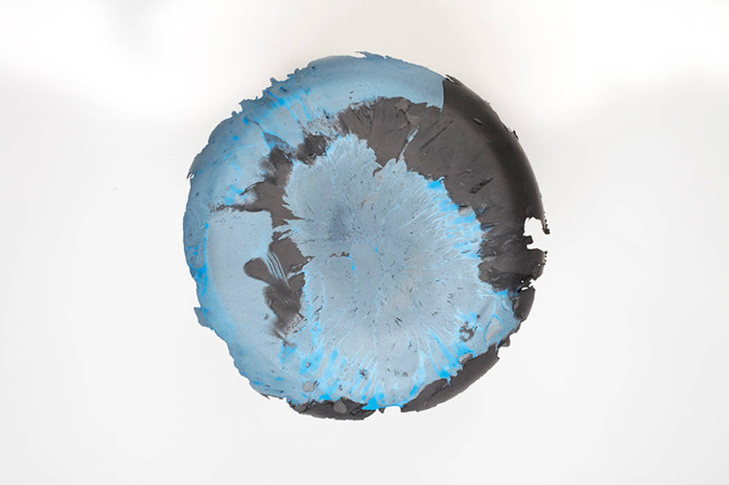 Gravity Stool – Black + Blue (Top View) Jólan van der Wiel Meer ruimtes Kunstobjecten