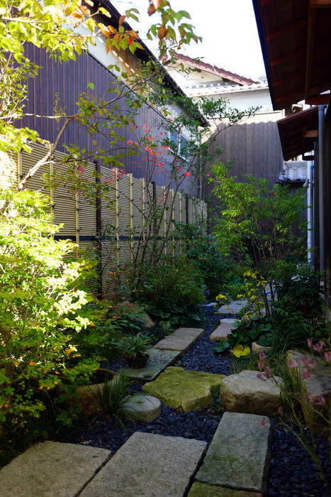 緑と潤いあふれる日陰の庭 2013～, にわいろＳＴＹＬＥ にわいろＳＴＹＬＥ Eclectic style garden