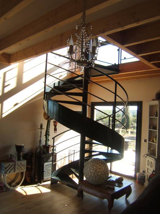 un escalier dans un puits de lumière casa architectes Maisons modernes