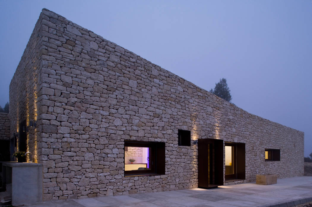 Casa en la montaña (CASA DE LA TORRE), Tomás Amat Estudio de Arquitectura Tomás Amat Estudio de Arquitectura Landhäuser