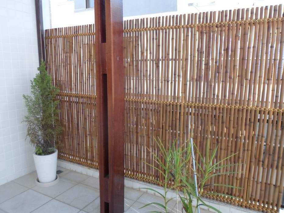 Cercas e painéis de bambu para áreas internas e externas., Bambu Rei Eco-Design Bambu Rei Eco-Design Varandas, alpendres e terraços rústicos