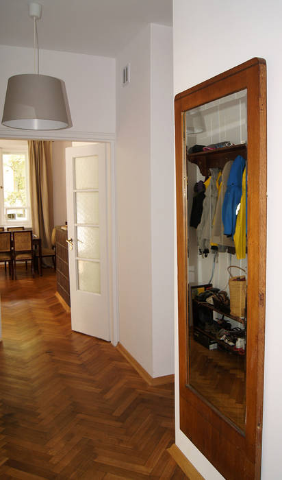 Mieszkanie w kamienicy | Warszawa, Żoliborz, ZAZA studio ZAZA studio Scandinavian style corridor, hallway& stairs