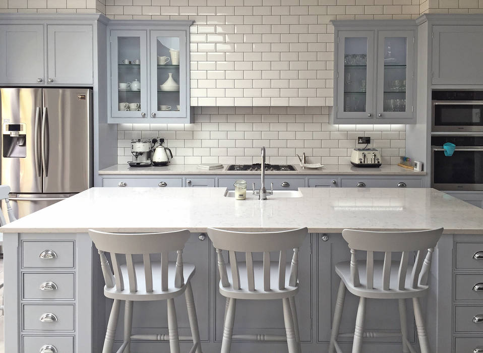 Our Classic Range Kitchen in a Richmond Home homify Classic style kitchen