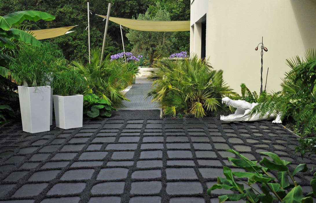 Jardinières pyramidales Image'In ATELIER SO GREEN Tropical style garden