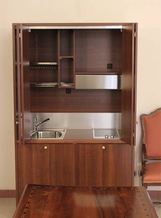 Monoblocco cucina da cm.125 con ante a libro – aperto di minicucine.com  minimalista | homify