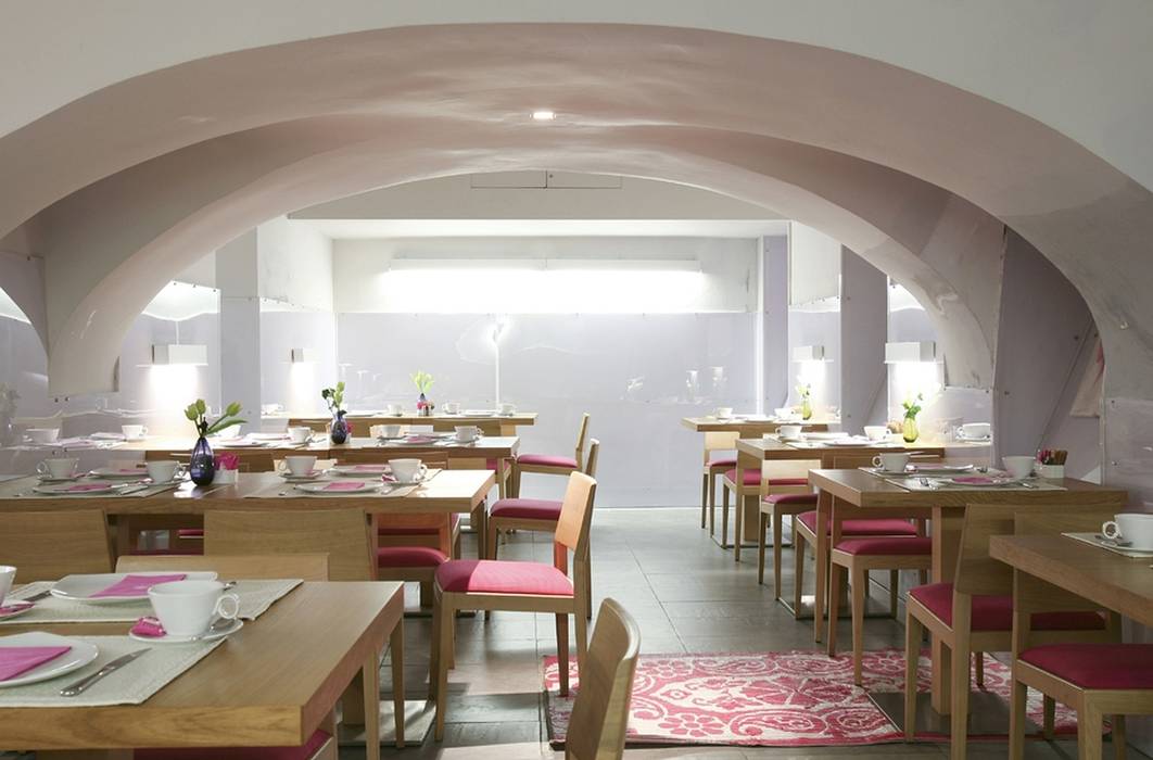 Restaurante Abovedado en color Rosa, Reformark Reformark