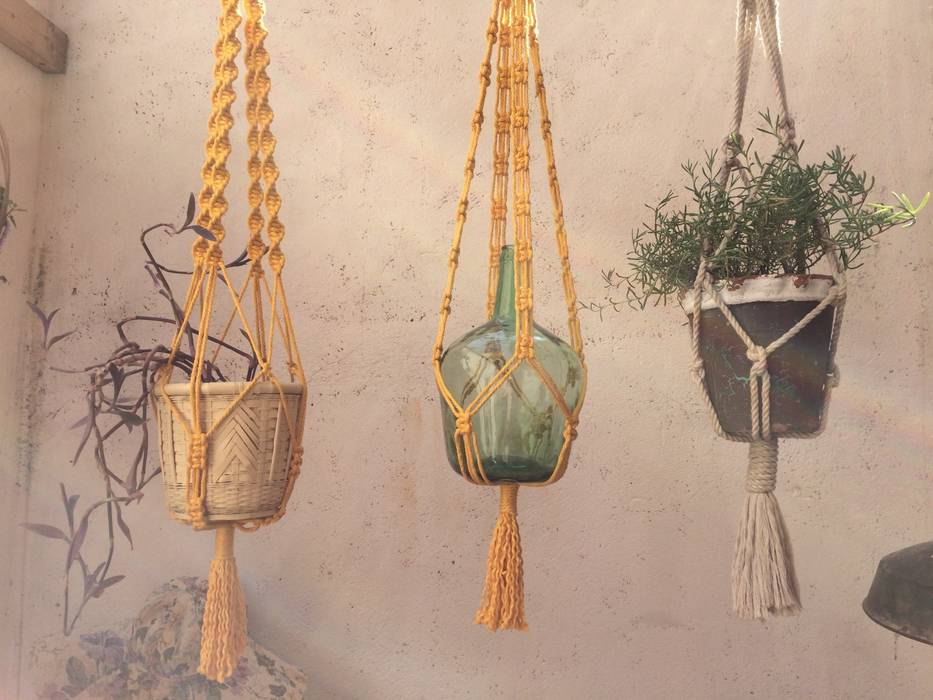 Cuelgatiestos macramé. Meublé Balcones y terrazas de estilo ecléctico Plantas y flores