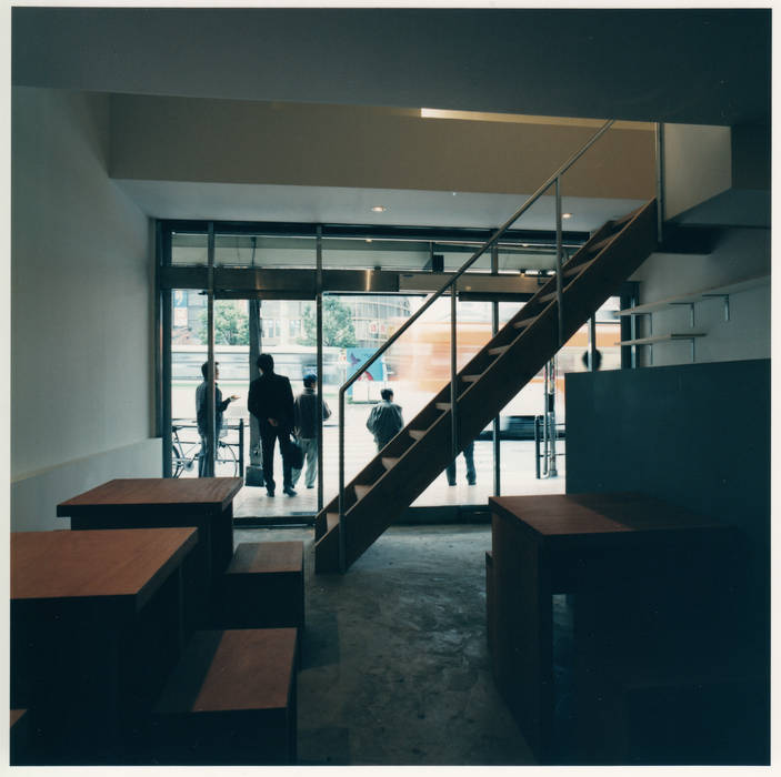 １階客席からエントランスを見る 井戸健治建築研究所 / Ido, Kenji Architectural Studio 商業空間 レストラン