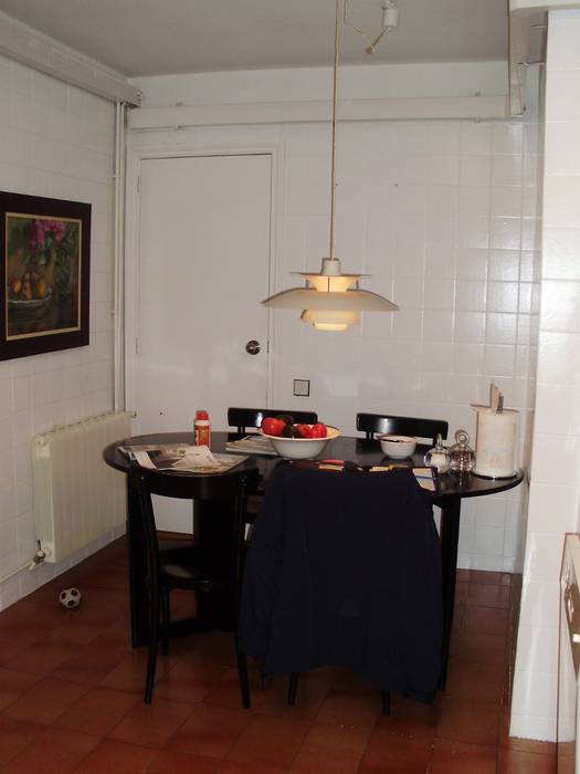 Una cocina con estilo abierta al comedor con zona office, femcuines femcuines Nhà bếp phong cách kinh điển