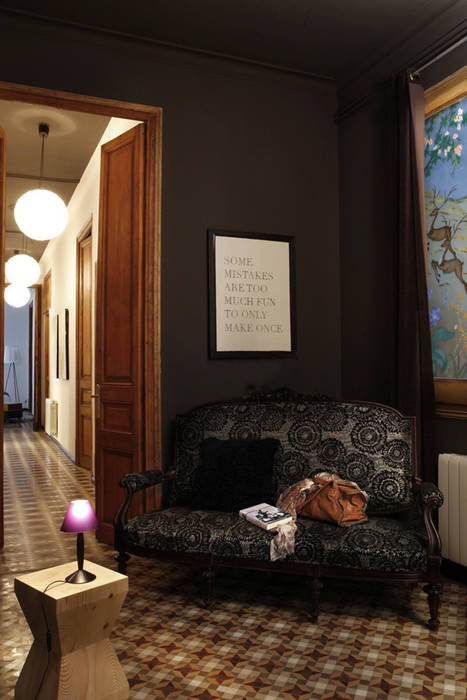 Eclectic style corridor, hallway & stairs by Deu i Deu Eclectic