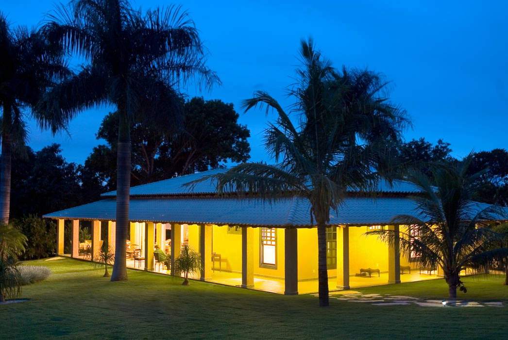 FAZENDA SAN RAFAEL, DUPLA ARQUITETURA ESTRATÉGICA DUPLA ARQUITETURA ESTRATÉGICA Balcones y terrazas de estilo colonial