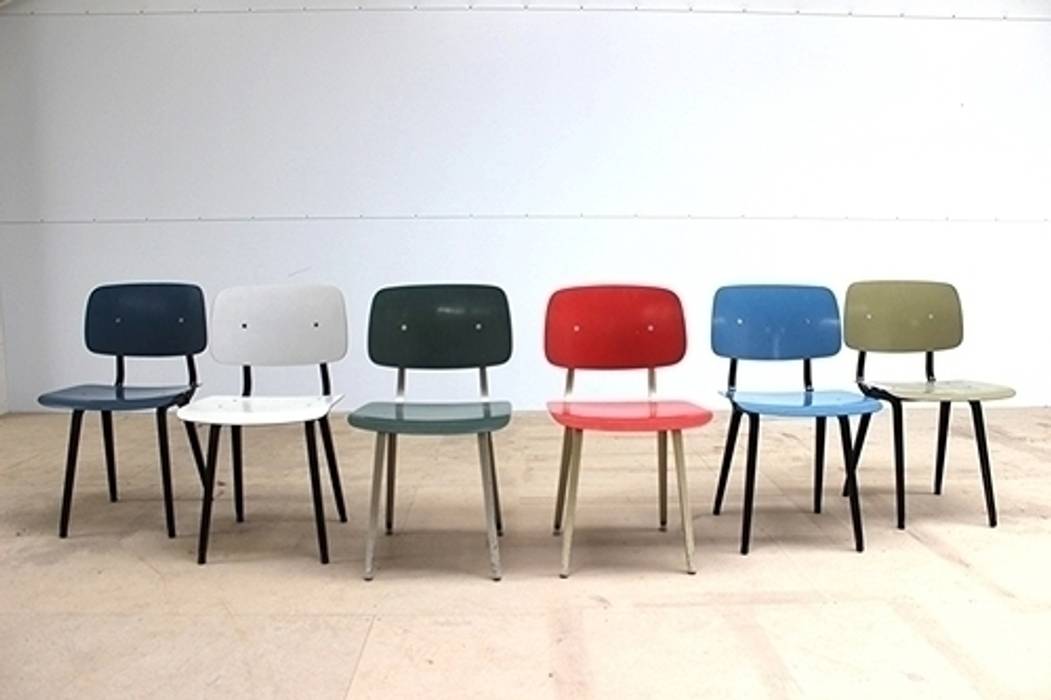 Set of 6 Friso Kramer Revolt Chairs , Diagonal Furniture Diagonal Furniture Comedores industriales Sillas y banquetas