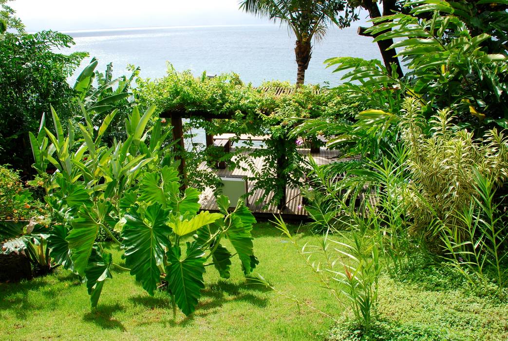 Residência FS - Ilhabela, SP, Gil Fialho Paisagismo Gil Fialho Paisagismo Jardines de estilo tropical