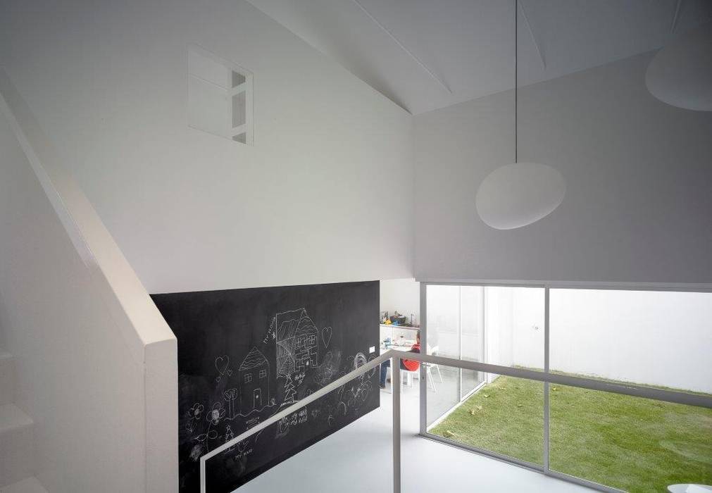 Casa de la violinista Kawneer España Casas de estilo minimalista